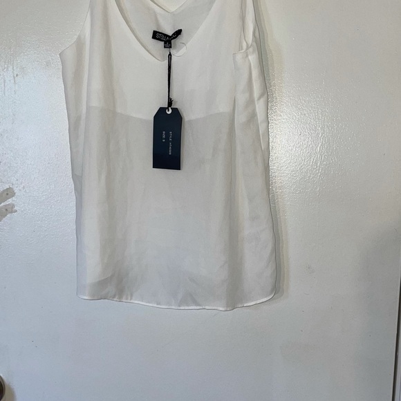 🔥🔥Bundle 🚨 Alert 2 Spring Tops Size Small - Picture 2 of 13